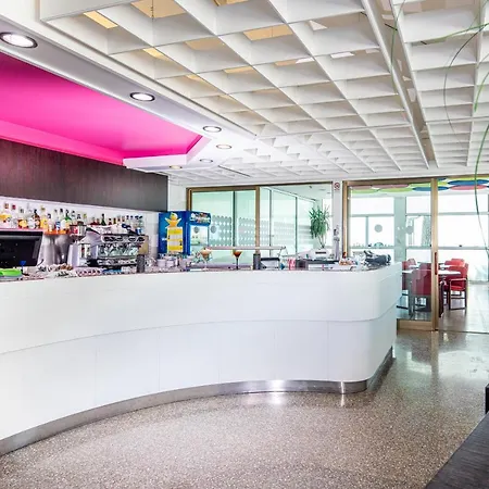 Bristol מלון ליגננו סביאדורו